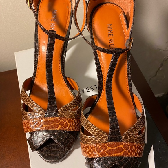 Nine West like new multi brown texture heels. Size 9. - Picture 2 of 4